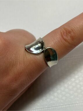 SILPADA "Keep in Touch" Sterling Silver Wrap Ring (Style R359)
925. Size 8